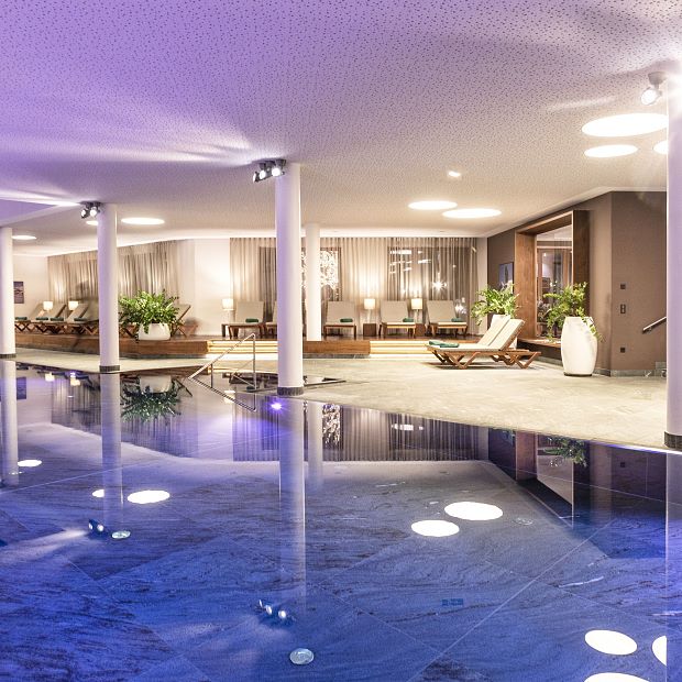 Naturstein-Swimmingpool