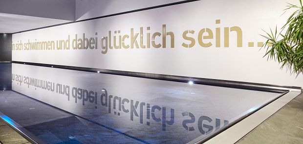 Swimmingpool aus edlem Serpentinit