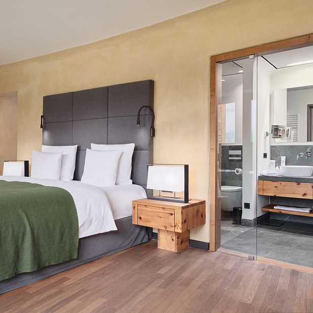 neu-executive-suite-zwei-schlafzimmer-wohnzimmer