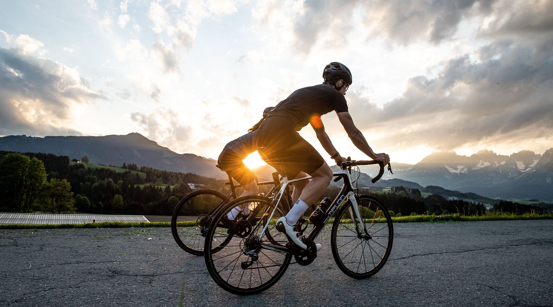 Rennrad Frühling Kitzbühel (c) Kitzbühel Tourismus-kitzbuehel-residences