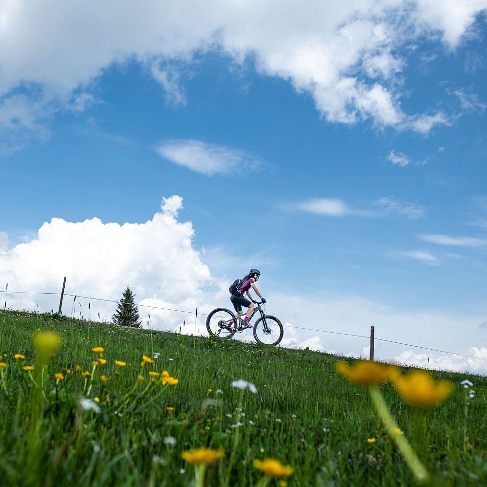 Mountainbike Frühling Kitzbühel (c) Kitzbühel Tourismus-kitzbuehel-residences